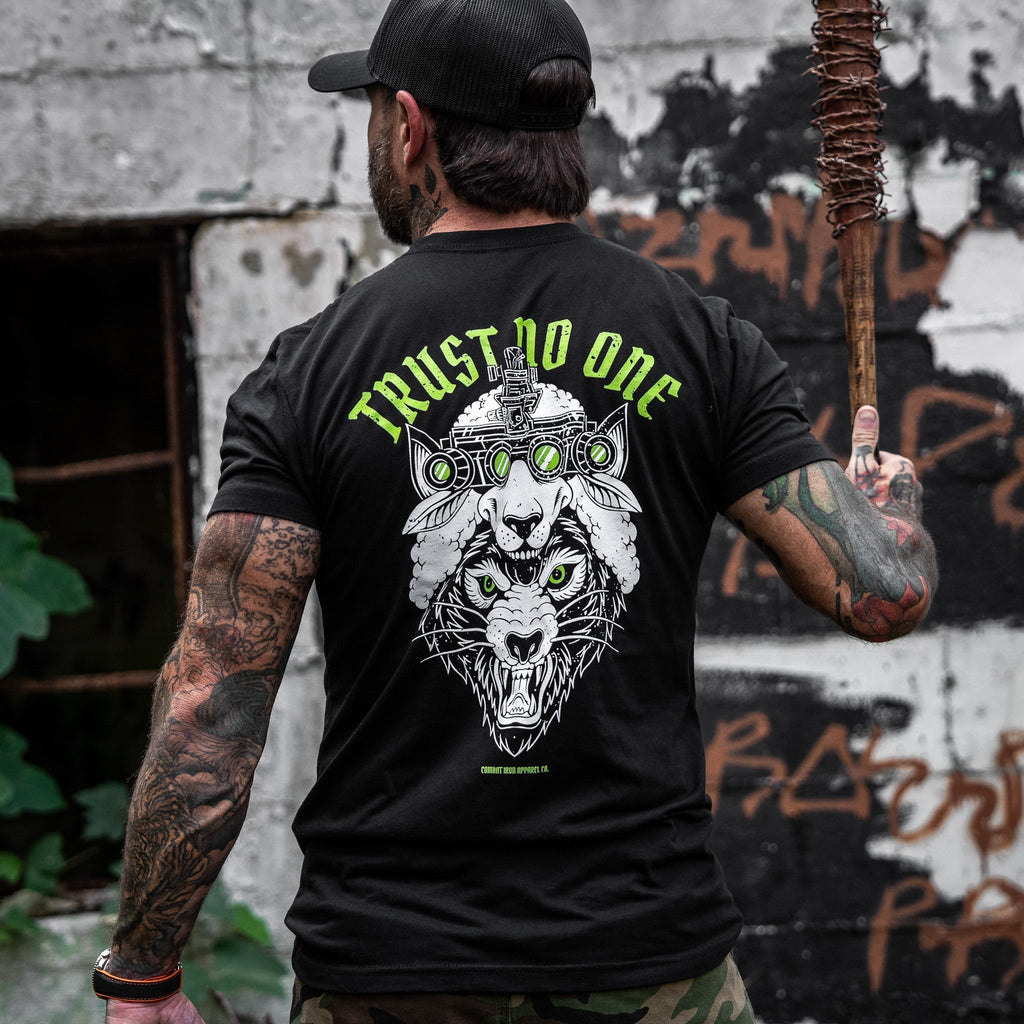 Trust No One Wolf Men's T-Shirt