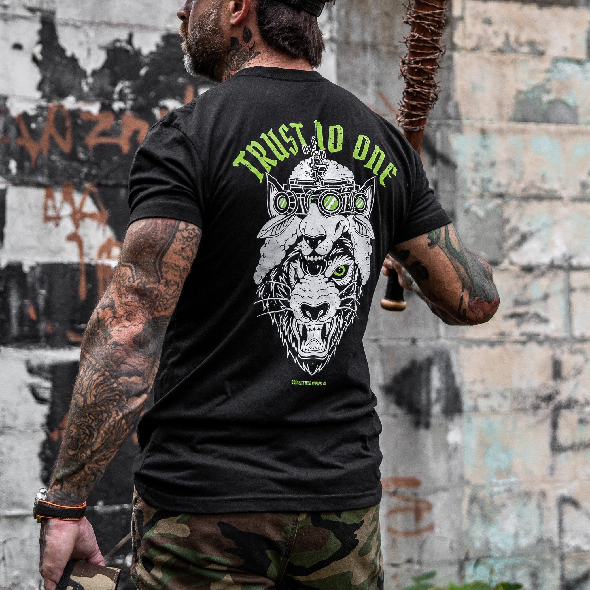 Trust No One Wolf Men's T-Shirt